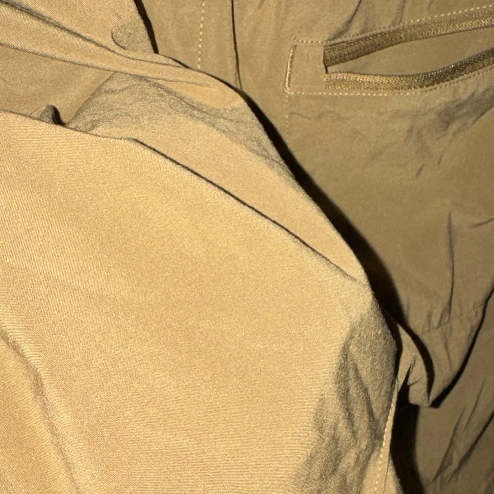 All in Motion- Olive Green Woven Shorts Size Medium - Picture 11 of 12